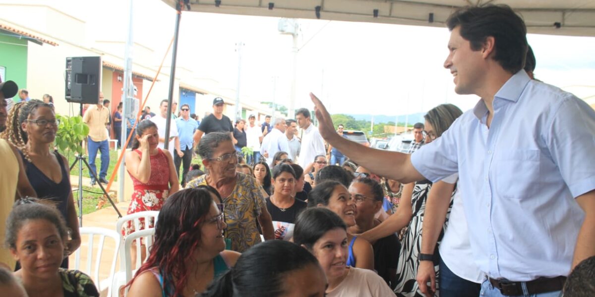 Governo de Goiás entrega casas a custo zero para moradores de Nova Aurora e Anhanguera