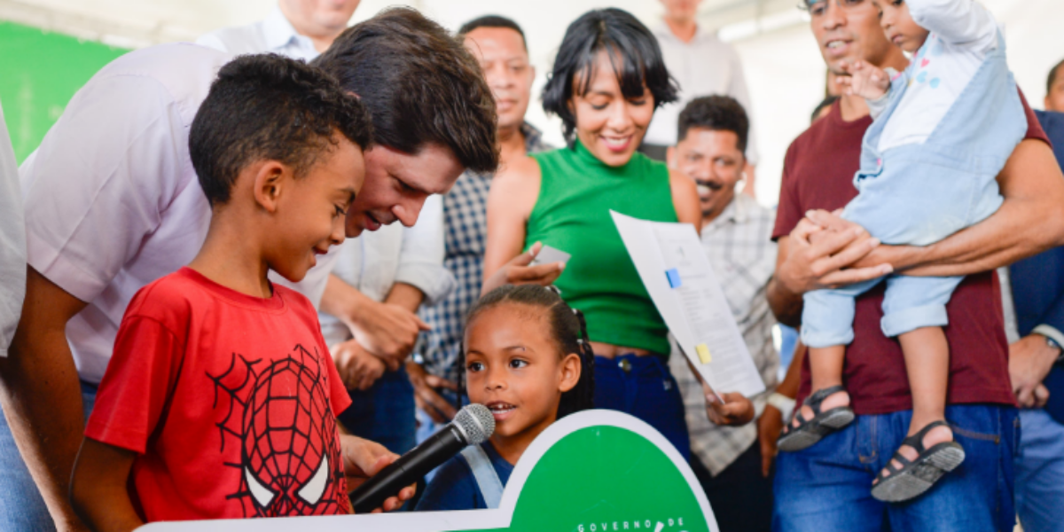 Daniel Vilela entrega 30 casas em Alto Paraíso de Goiás