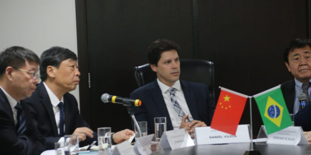 Reunião com representantes chineses discute intercâmbio cultural e tecnológico com Goiás