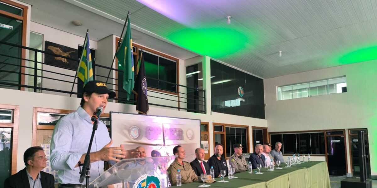 Governo de Goiás entrega novo helicóptero à Polícia Militar