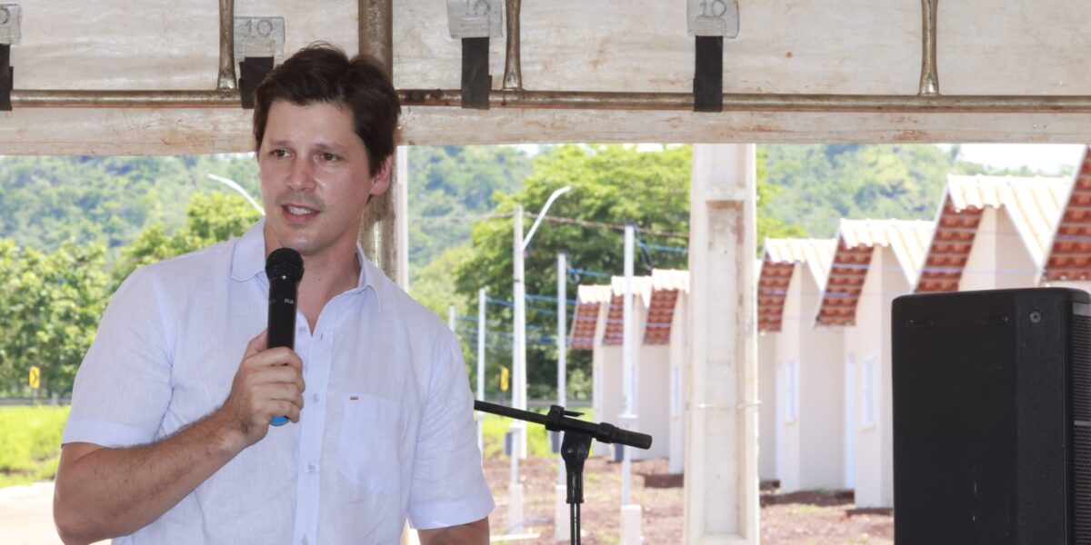 Governo de Goiás entrega 100 casas em Montes Claros de Goiás