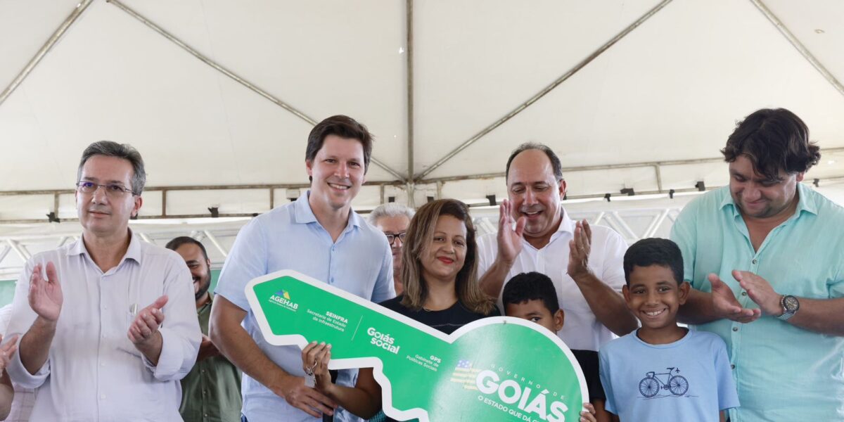 Daniel Vilela reforça compromisso social ao entregar casas em Campos Verdes