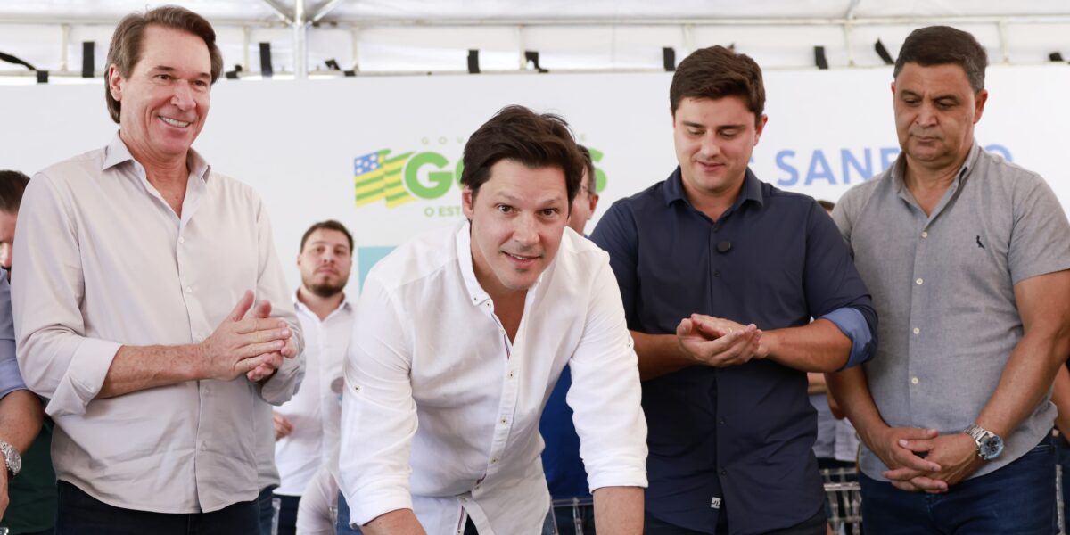 Daniel Vilela dá início a obras que levarão água tratada a 28 mil moradores de Luziânia