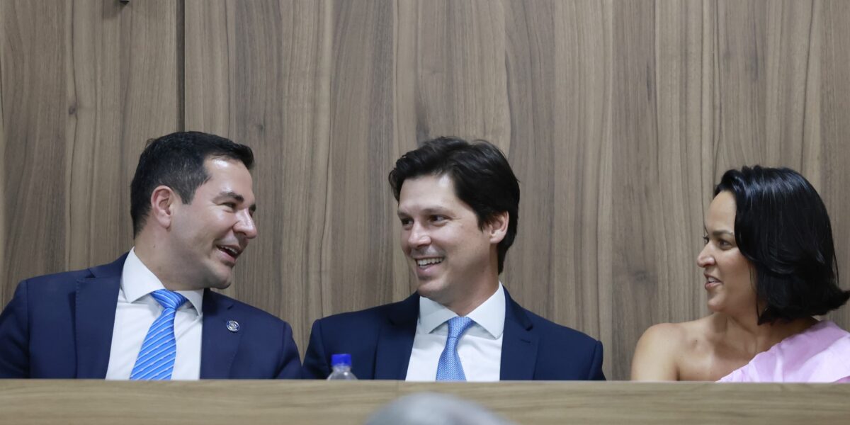 “Desenvolvimento passa por instituições fortes”, diz Daniel Vilela durante transferência simbólica da capital para Goiás
