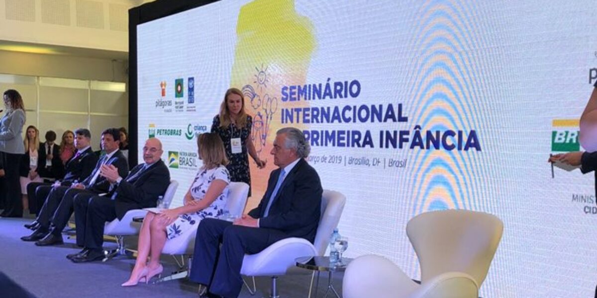 Goiás será referência nacional em políticas sociais, diz Caiado na assinatura de termo do programa Criança Feliz