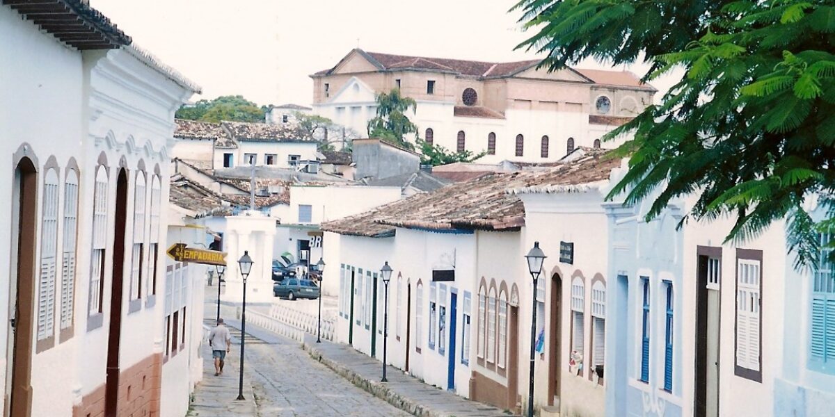 Caiado transfere capital para a cidade de Goiás