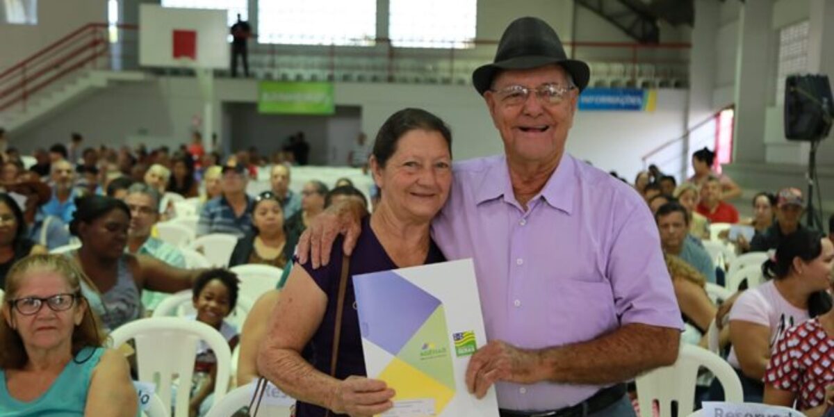 Alegria marca entrega de escrituras pelo Governo de Goiás para famílias da Região Noroeste