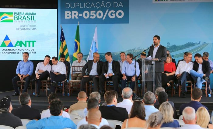 Solenidade de inauguração e liberação da BR-050, trecho entre Cristalina e Catalão com diversas autoridades.