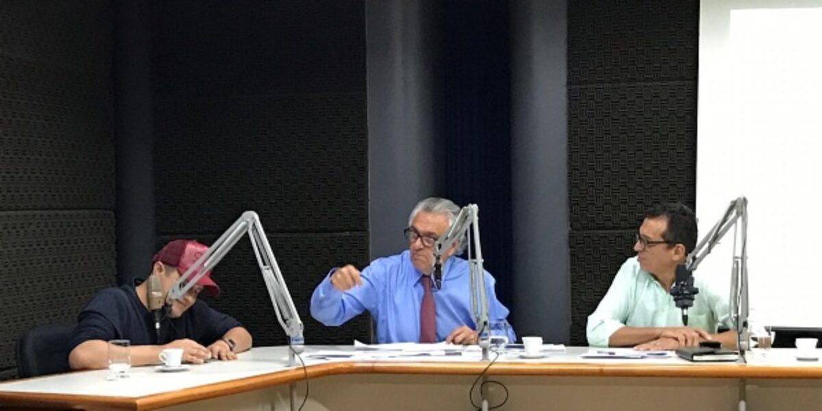 Caiado concede entrevista a radialistas no Fala Goiás em Rede