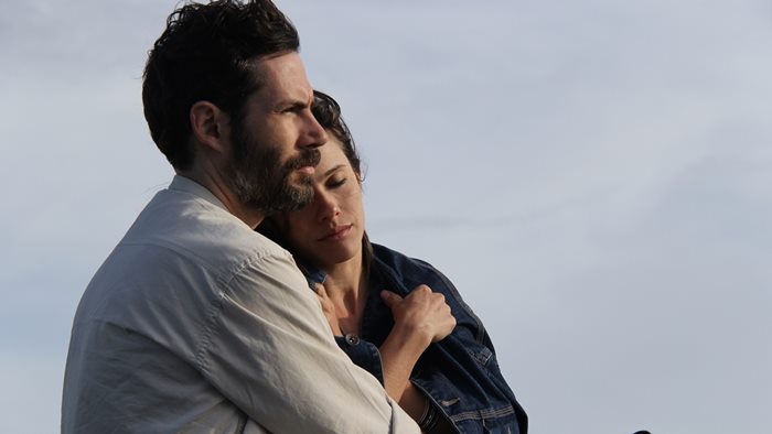 Os protagonistas  Ana e Fernando, interpretados pelos atores Bella Carrijo e Rafael Sieg, no longa goiano Alska, do diretor Pedro Novaes.