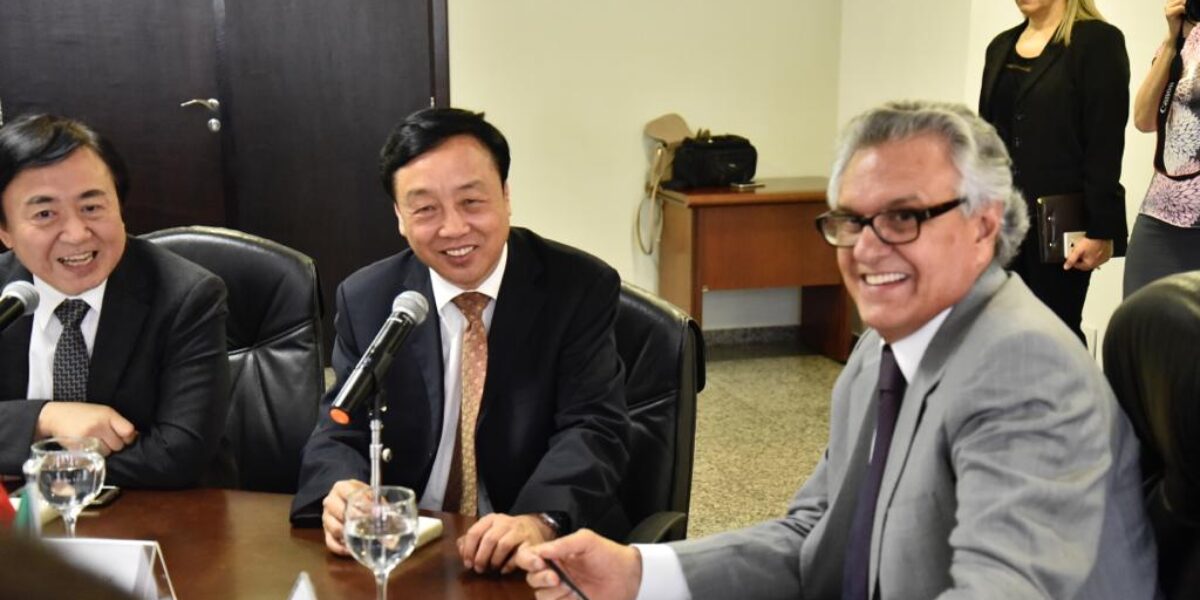 Governador recebe representantes de Gansú, na China