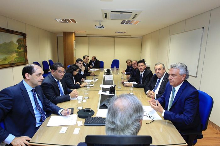 Governador Ronaldo Caiado com comitiva goiana em reunião com o ministro da Economia, Paulo Guedes.