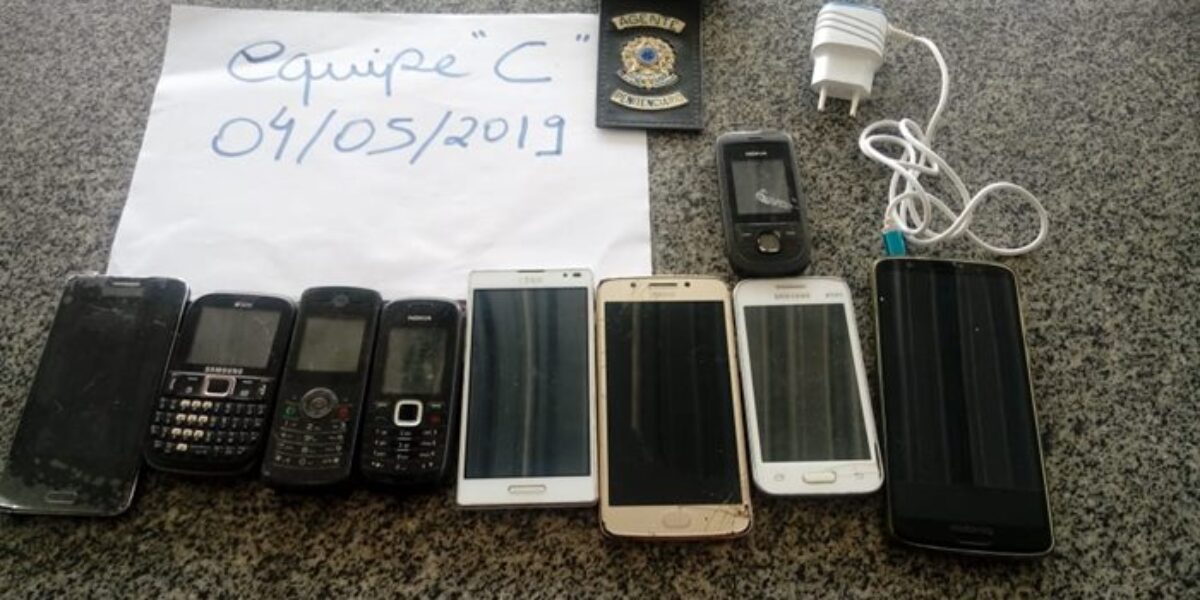 Servidores da UP de Catalão interceptam celulares e carregador