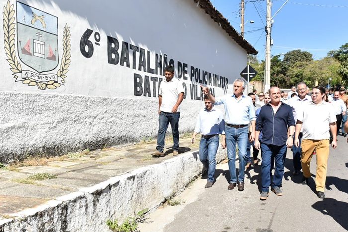Caiado e Lorenzoni em visita ao sexto batalhão da PM, em Goiás.