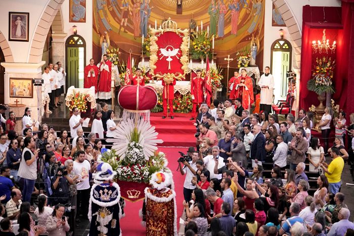 Caiado em missa durante a Festa do Divino Espírito Santo, em Jaraguá, no último domingo, 06 de junho de 2019.