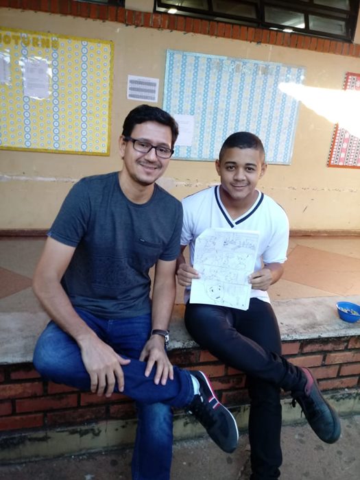O professor de matemática Clodoaldo Gomes de Oliveira e seu aluno, Gustavo.