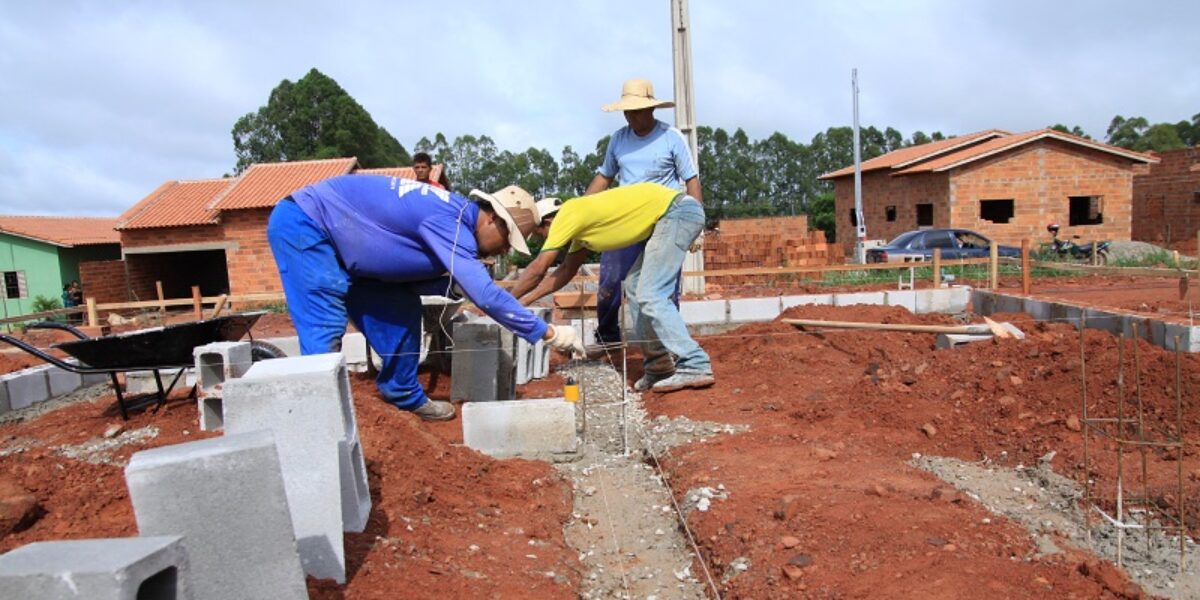 Agehab seleciona serventes e pintores em Água Fria de Goiás