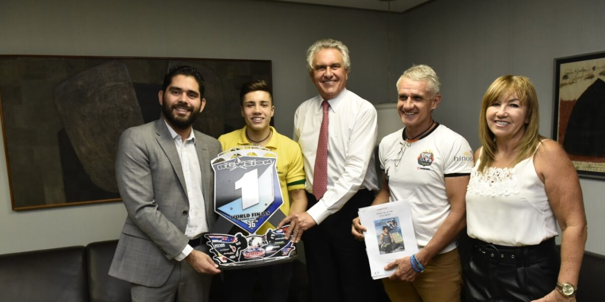 Governador recebe bicampeão mundial de jet ski