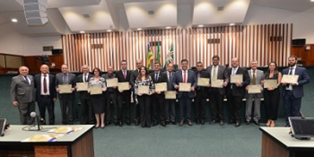 Auditores fiscais do Estado recebem homenagem na Alego