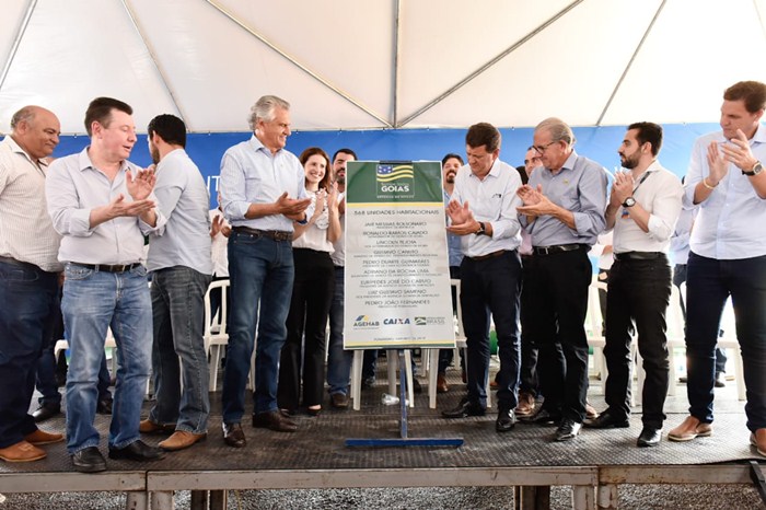 Caiado durante entrega de 216 moradias em Porangatu.