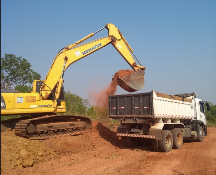 Obras de pavimentação asfáltica em Nova Crixás.