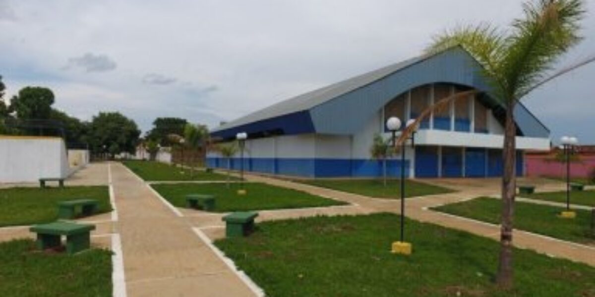 Governo entrega complexo esportivo em Aragoiânia