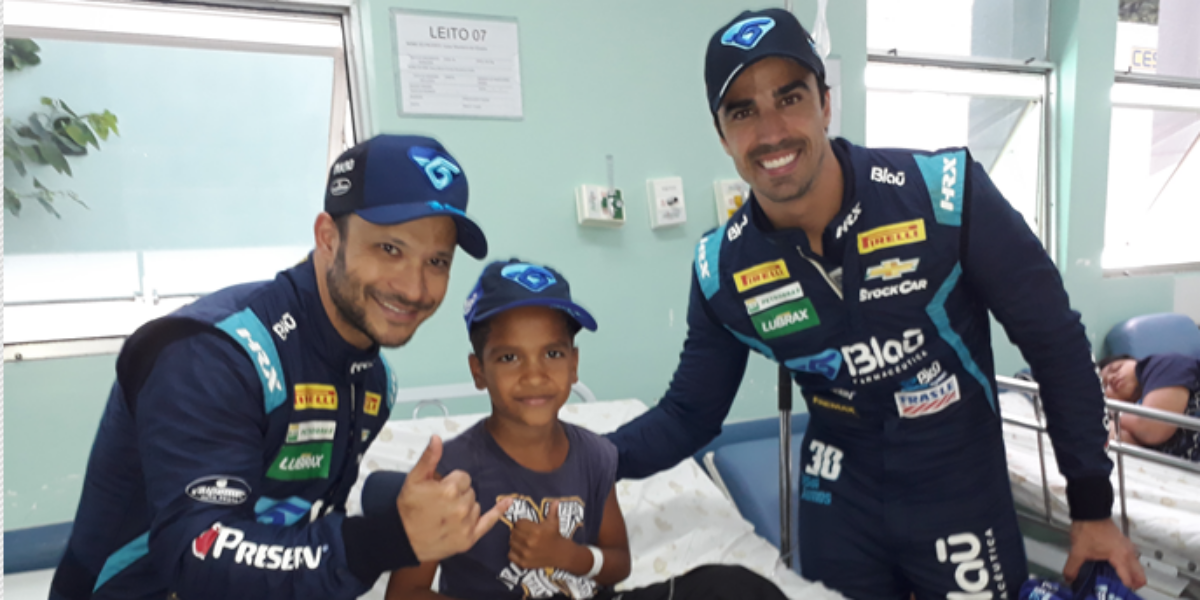 Crianças internadas no HMI recebem visita de pilotos da Stock Car