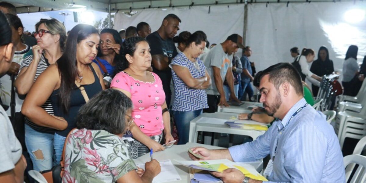 Governo de Goiás entrega escrituras em Trindade