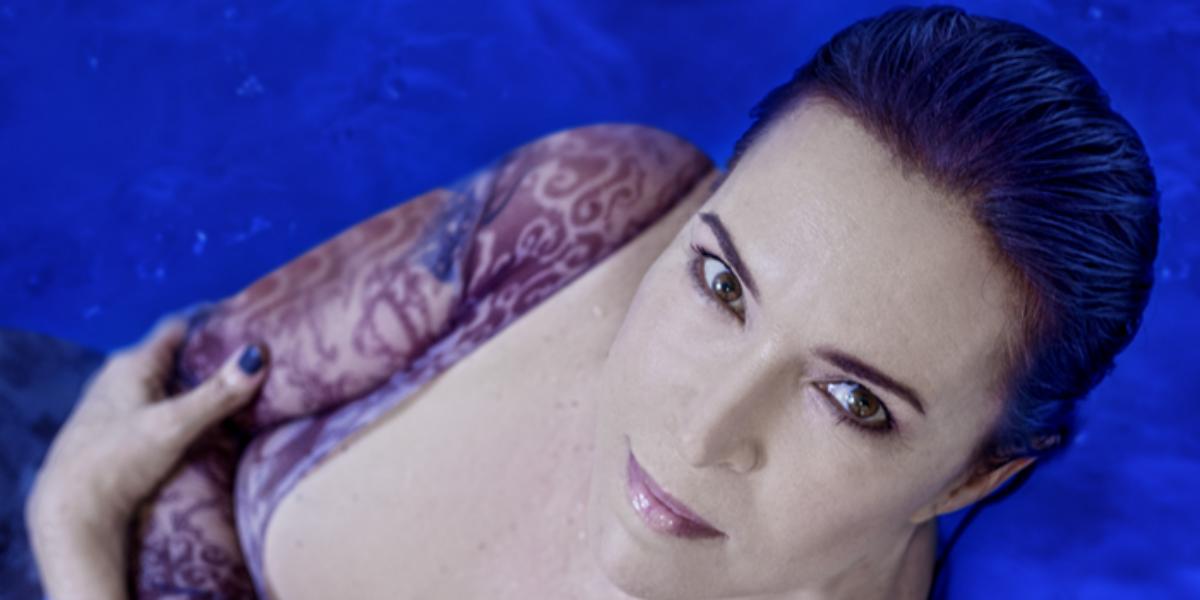 Tá Logado? recebe a cantora e compositora Nila Branco