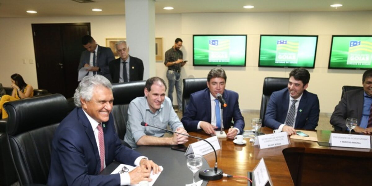 Governador anuncia voo comercial entre Rio Verde e São Paulo