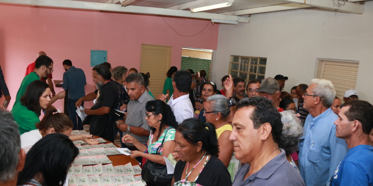 Centenas de famílias de dois residenciais em Goiânia recebem escrituras