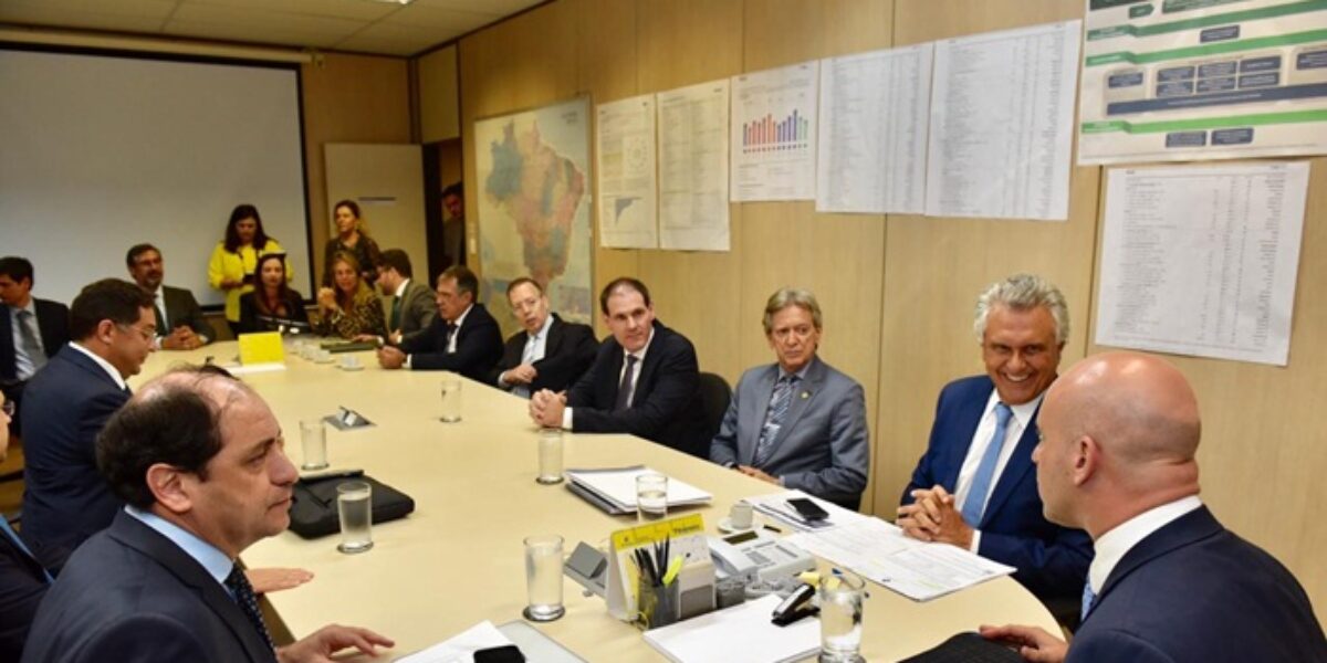 “Poderes estão sintonizados para retirar Goiás da crise fiscal”, diz Caiado em reunião no Ministério da Economia