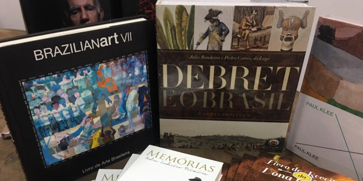 Secult vai doar cinco mil livros a 142 municípios goianos