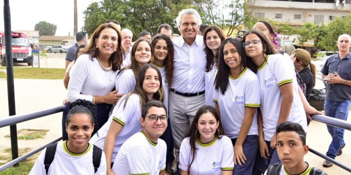 Caiado anuncia fim das escolas de placa em Goiás