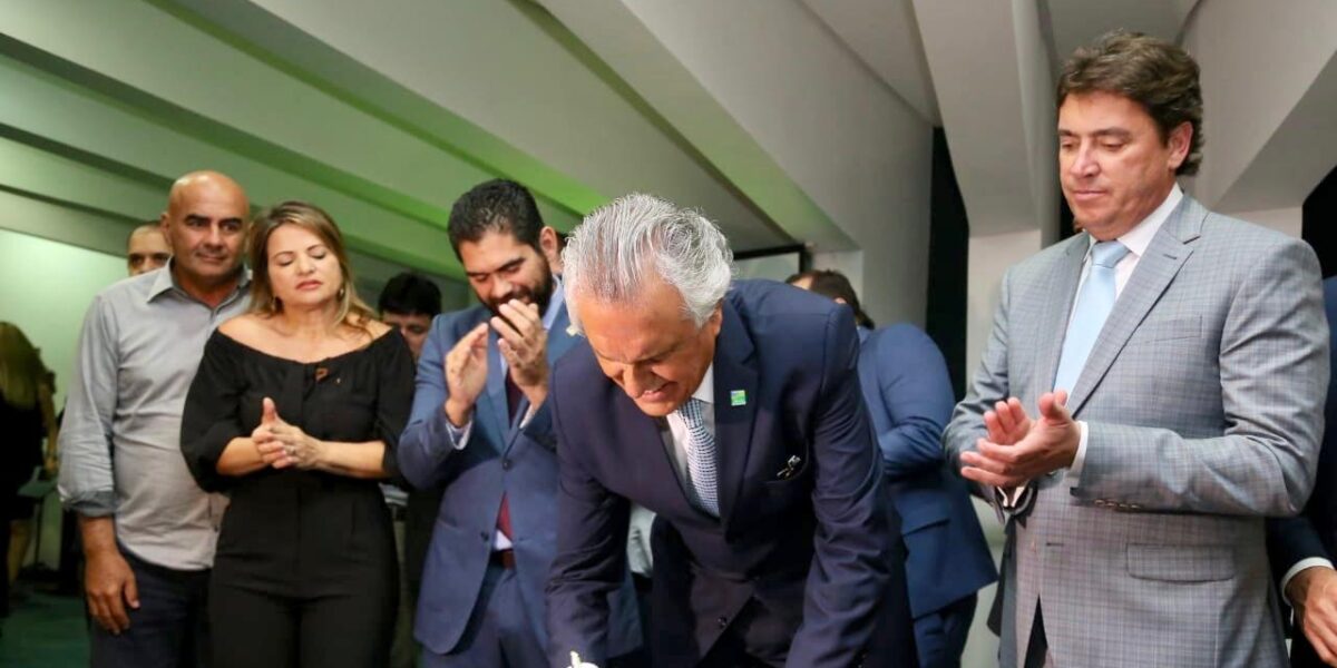 Governador assina protocolos de intenção com 43 empresas, número recorde em Goiás