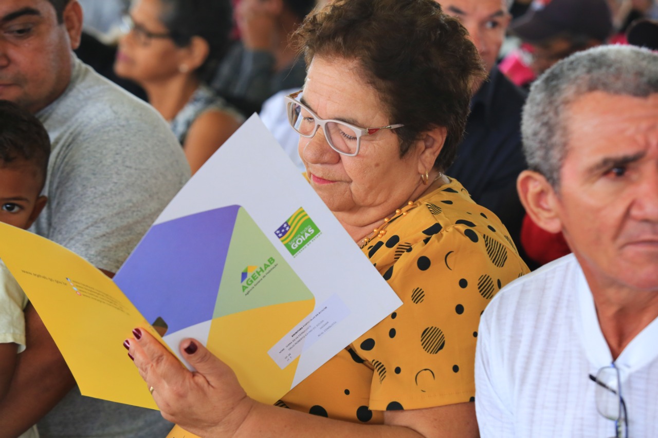 Governo de Goiás entrega escrituras em Caiapônia
