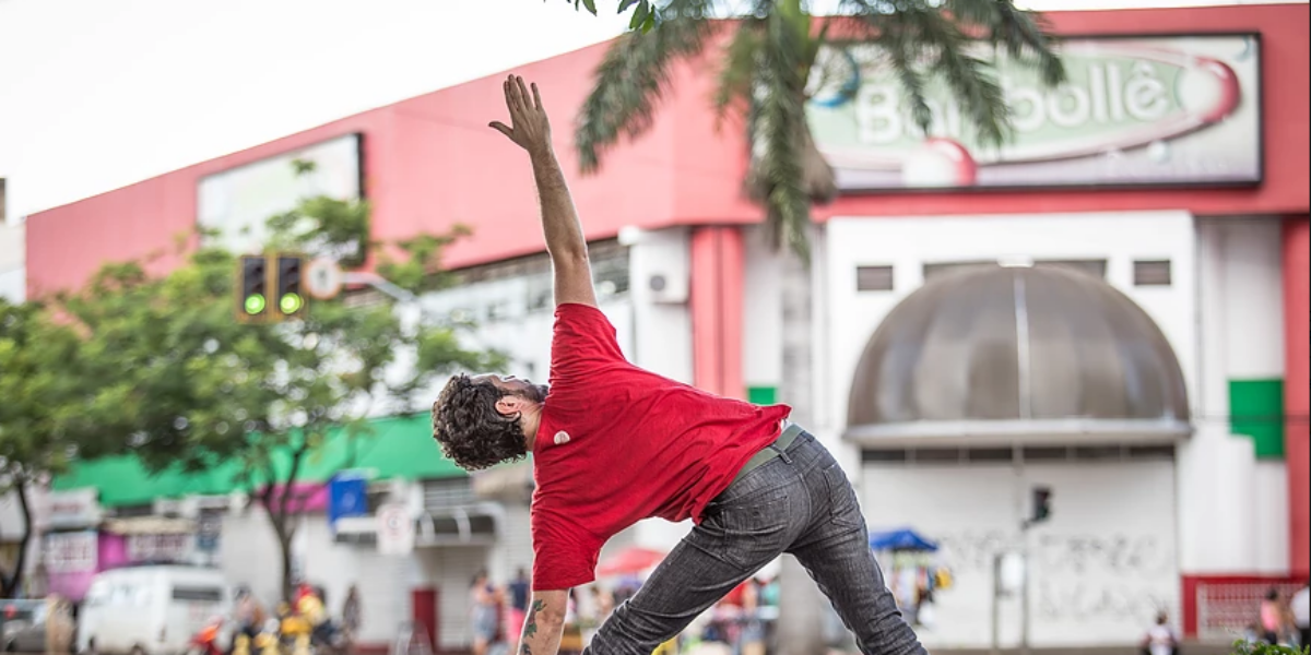 Projeto Yoga na Rua volta ao Centro Cultural Oscar Niemeyer
