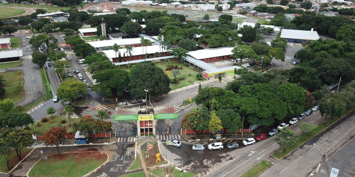 Detran abre “drive-thru” da vacinação e solidariedade