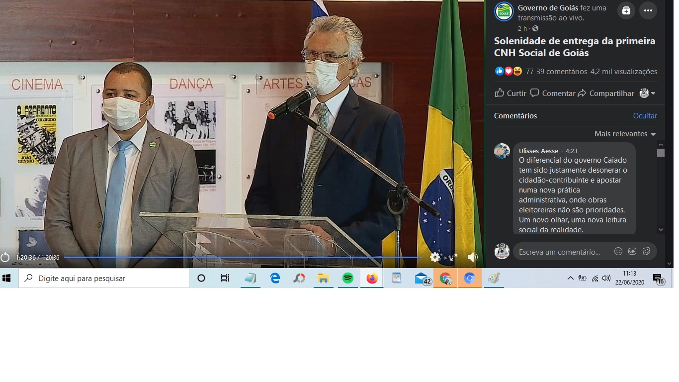 Ao vivo: governador entrega primeira CNH Social de Goiás