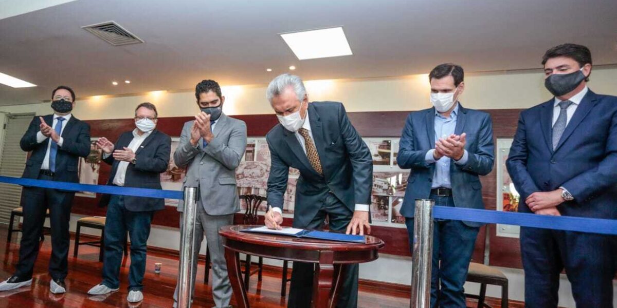 Governador libera R$ 18 milhões em linha de crédito para empresários do transporte escolar