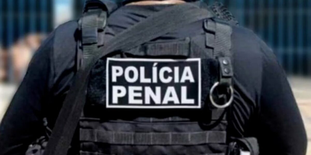 Caiado assina o 1º decreto de promoção da Polícia Penal do Estado