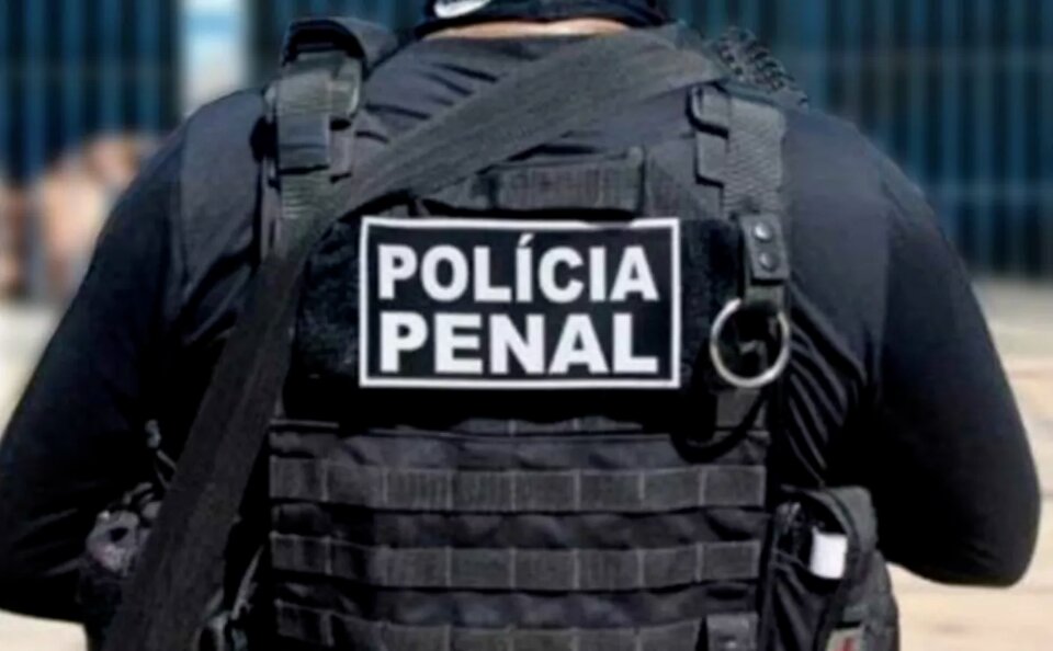 Caiado assina o 1º decreto de promoção da Polícia Penal do Estado