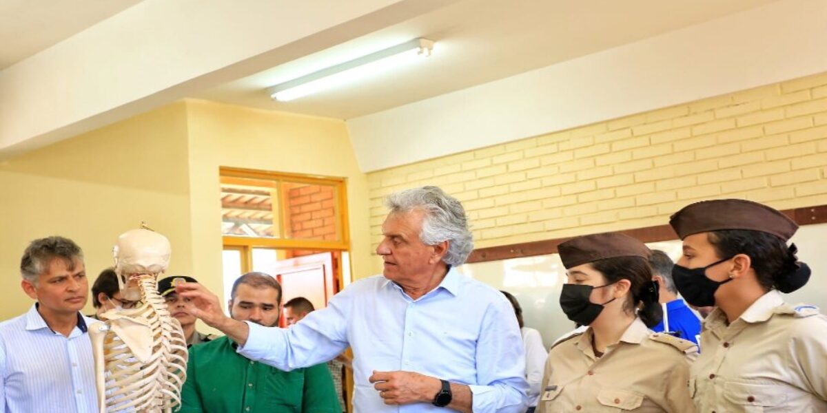 Em Uruaçu, Caiado entrega nova unidade de colégio militar