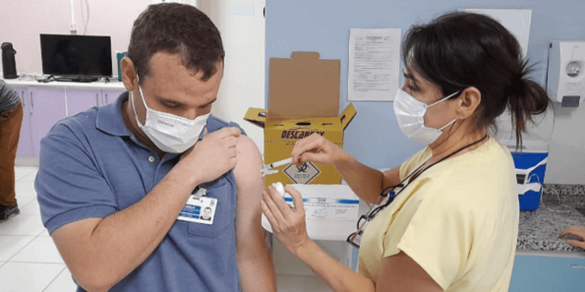 HDT imuzina colaboradores com vacina contra meningite