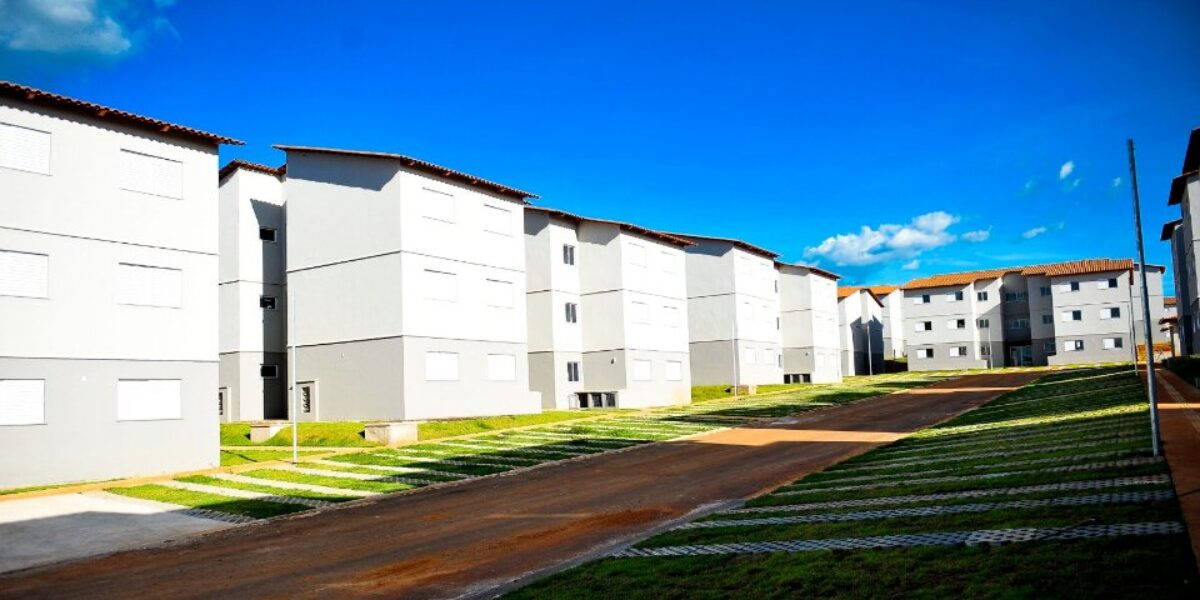 Em Aparecida, Agehab oficializa entrega de 300 apartamentos