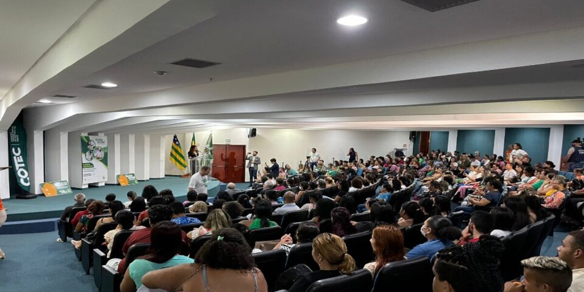 Retomada entrega  R$ 609 mil em benefícios do Goiás Social a 238 alunos do Cotec