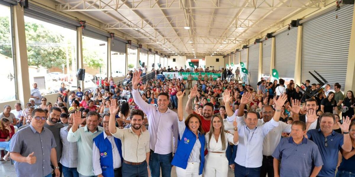 Mais 600 famílias recebem cartões dos Mães de Goiás e Dignidade