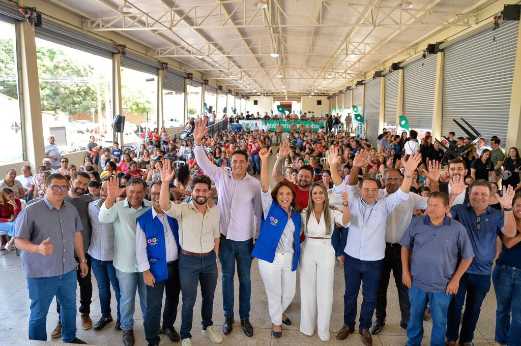 Gracinha Caiado entrega benefícios do Goiás Social em Alexânia (Foto: Lucas Diener)