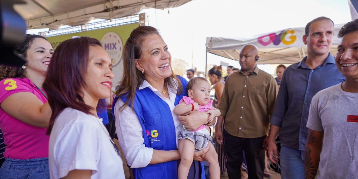 Gracinha Caiado entrega benefícios sociais em Catalão