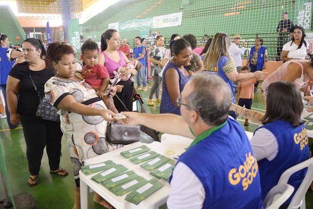 Governo entrega 4.637 cartões do Mães de Goiás e do Dignidade